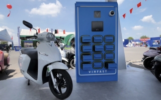Thế giới 2 bánh: VinFast bán hơn 400.000 xe máy điện trong năm 2025, Honda sẽ làm thế nào?
